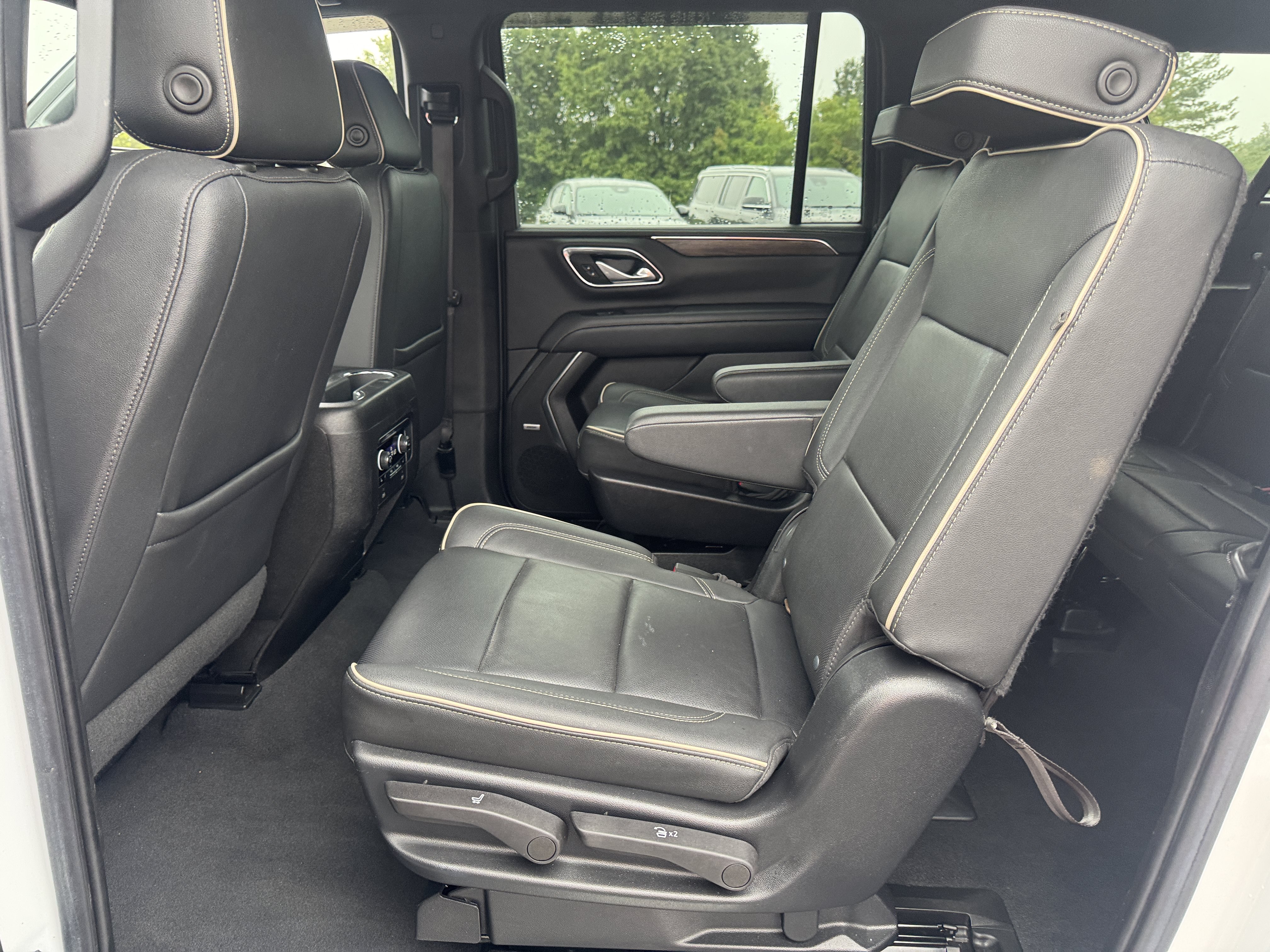Used 2022 Chevrolet Suburban Premier AWD/4WD image 15