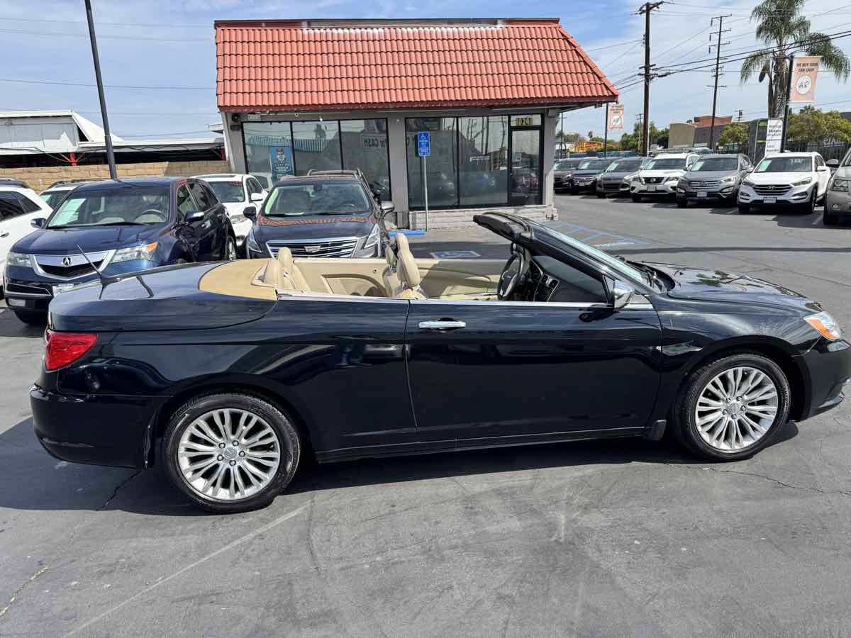 Used 2013 Chrysler 200 Limited FWD image 3