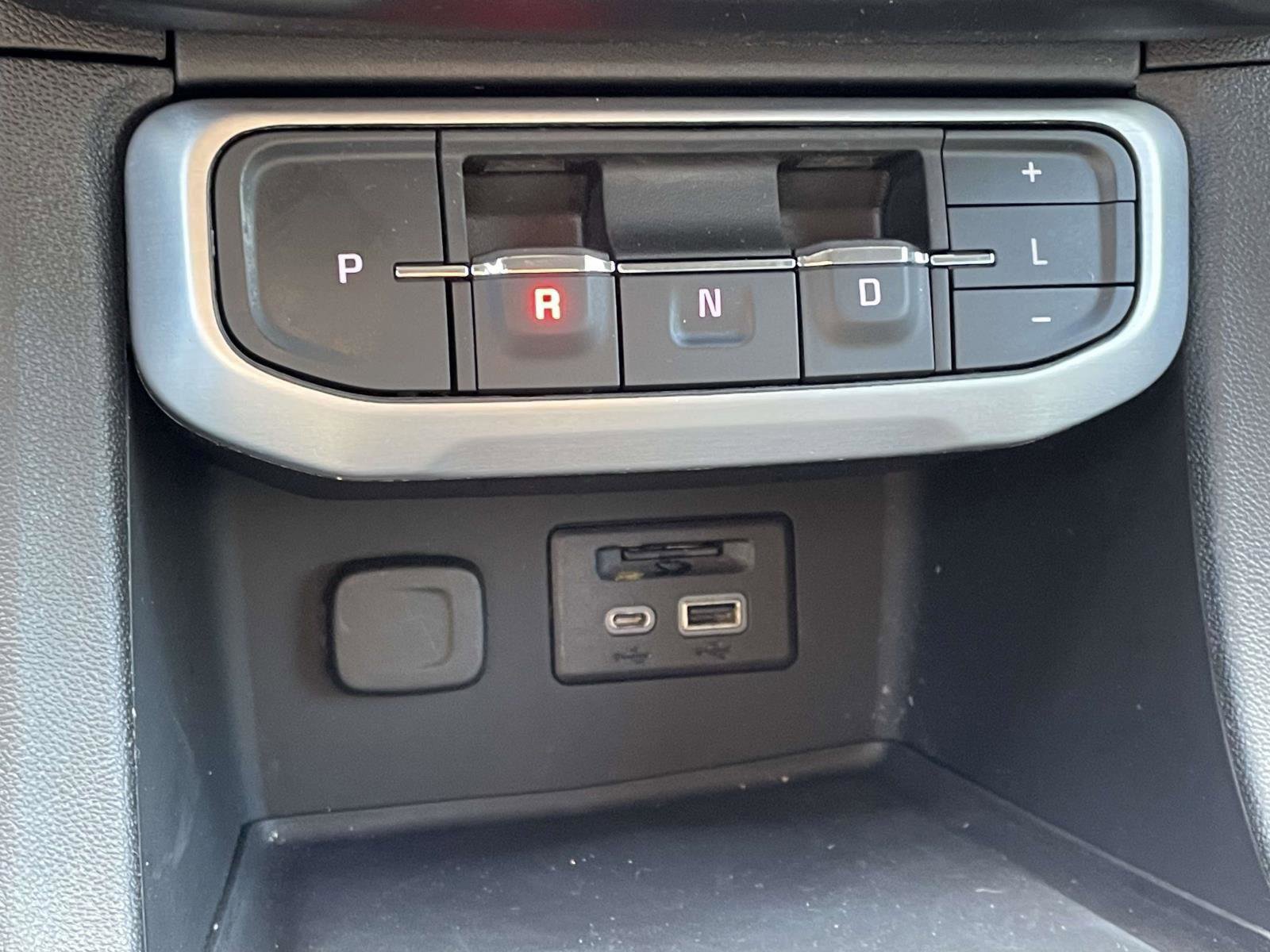 Used 2023 GMC Acadia SLE w/ Driver Convenience Package image 10