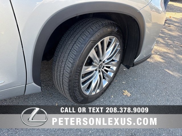Used 2023 Toyota Highlander Platinum image 10