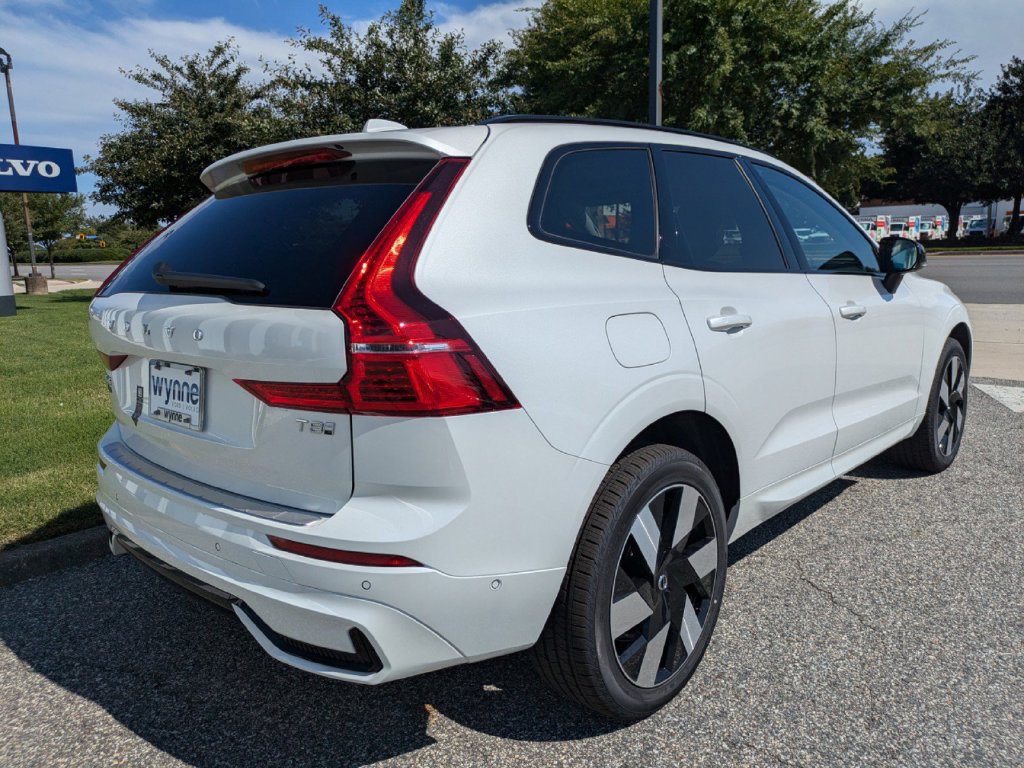 New 2025 Volvo XC60 T8 Plus w/ Protection Package Premier AWD/4WD image 4