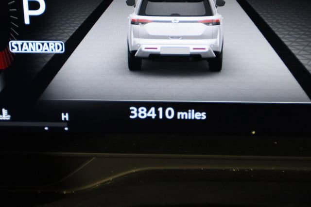 Used 2024 Nissan Pathfinder Platinum w/ Cargo Package image 38