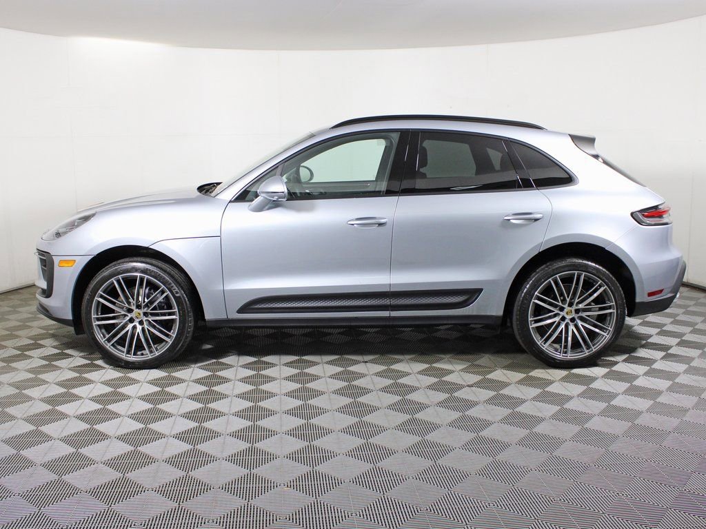 Certified 2026 Porsche Macan AWD/4WD image 2