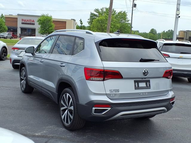 Used 2024 Volkswagen Taos SE w/ Panoramic Sunroof Package FWD image 3