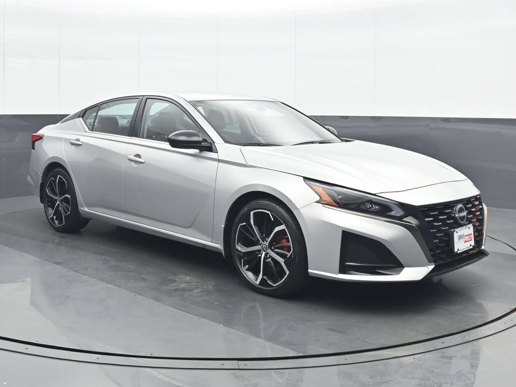 Used 2023 Nissan Altima 2.5 SR FWD image 9