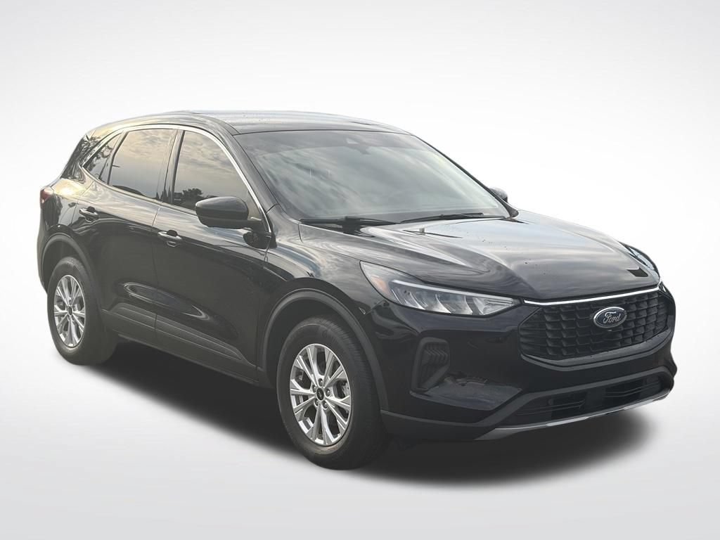 Used 2023 Ford Escape Active w/ Tech Pack #2 AWD/4WD image 2