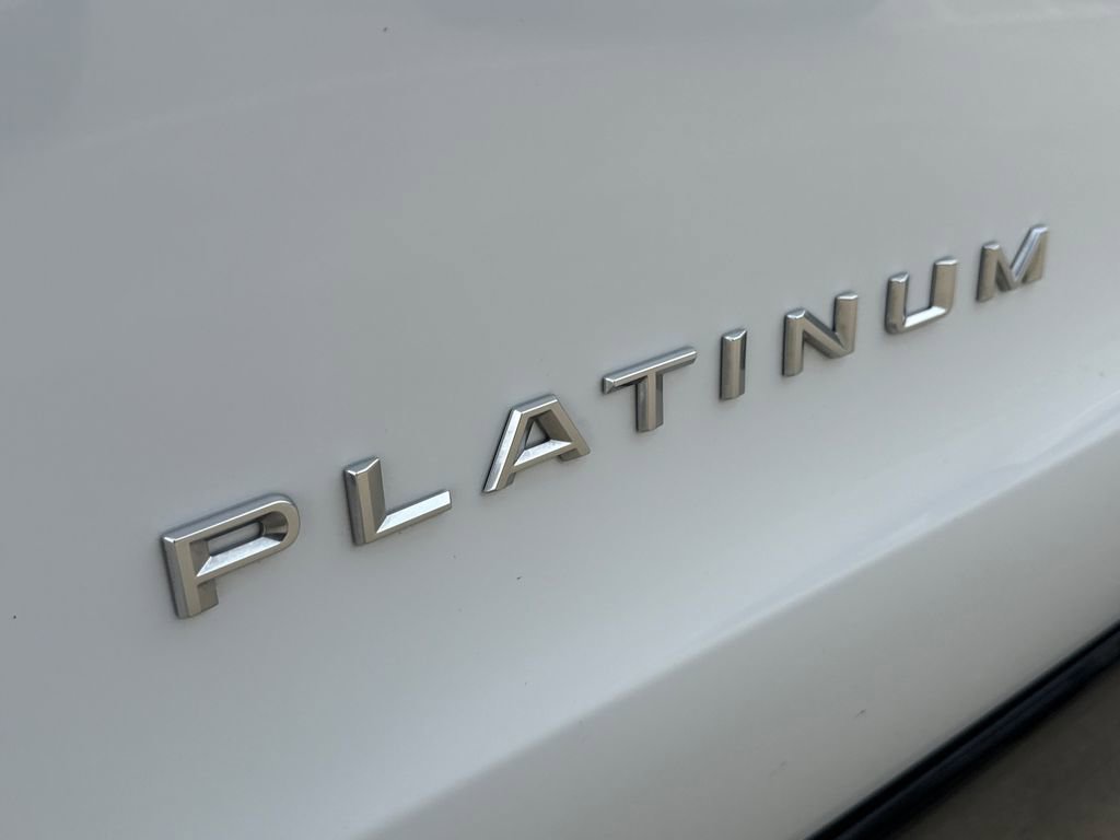 Used 2025 Ford Expedition Platinum AWD/4WD image 6