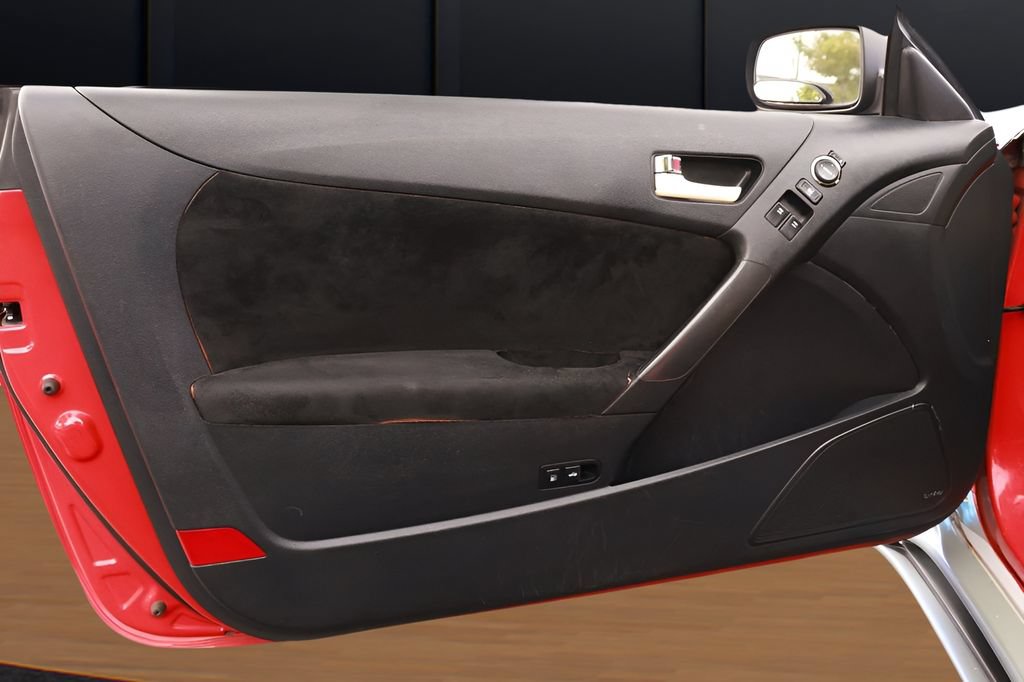 Used 2011 Hyundai Genesis 3.8 RWD image 14