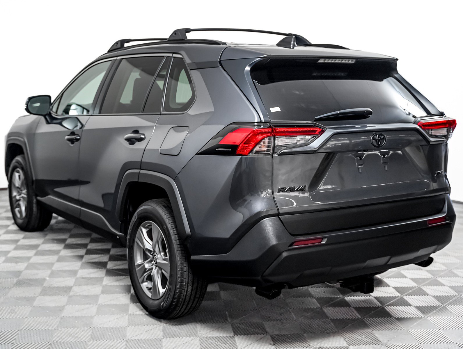 Used 2025 Toyota RAV4 XLE w/ Convenience Package FWD image 2
