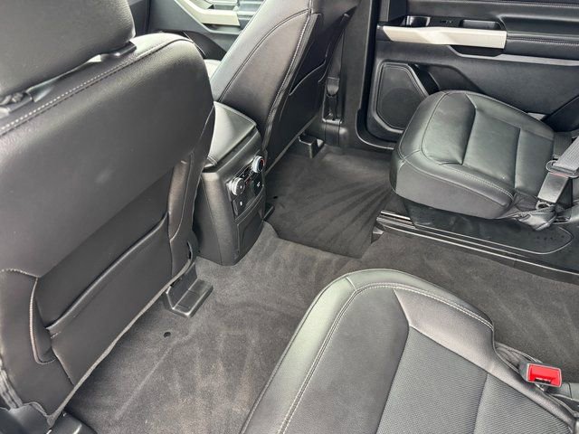 Used 2022 Ford Explorer Limited w/ Limited Technology Package image 17