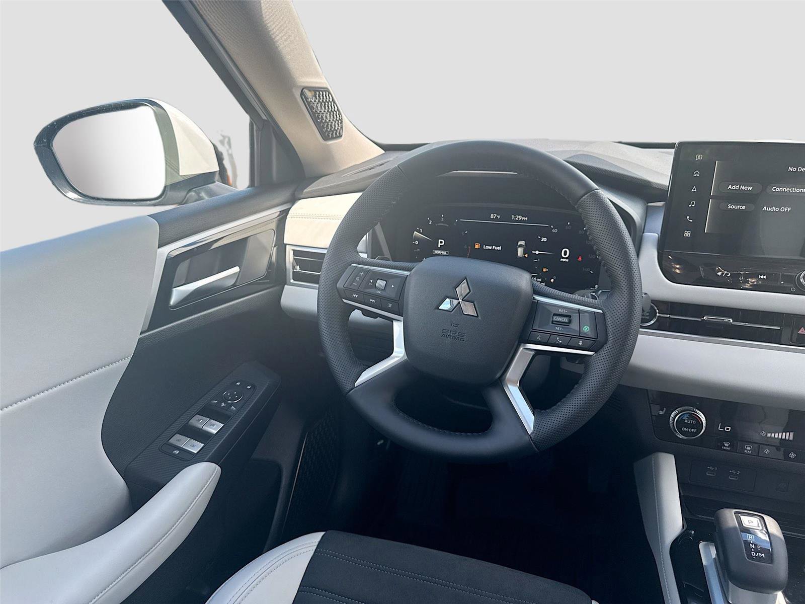 New 2025 Mitsubishi Outlander SE image 23