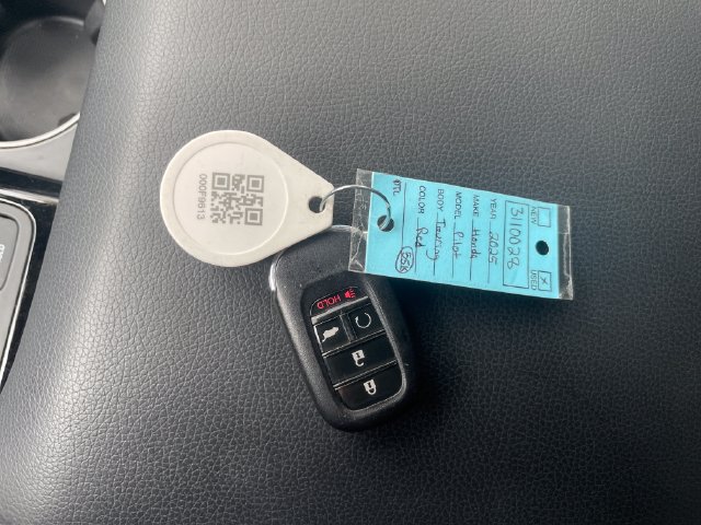 Used 2025 Honda Pilot Touring image 18