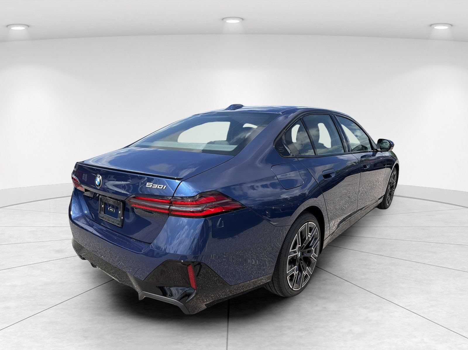 New 2027 BMW 530i xDrive w/ M Sport Package AWD/4WD image 4