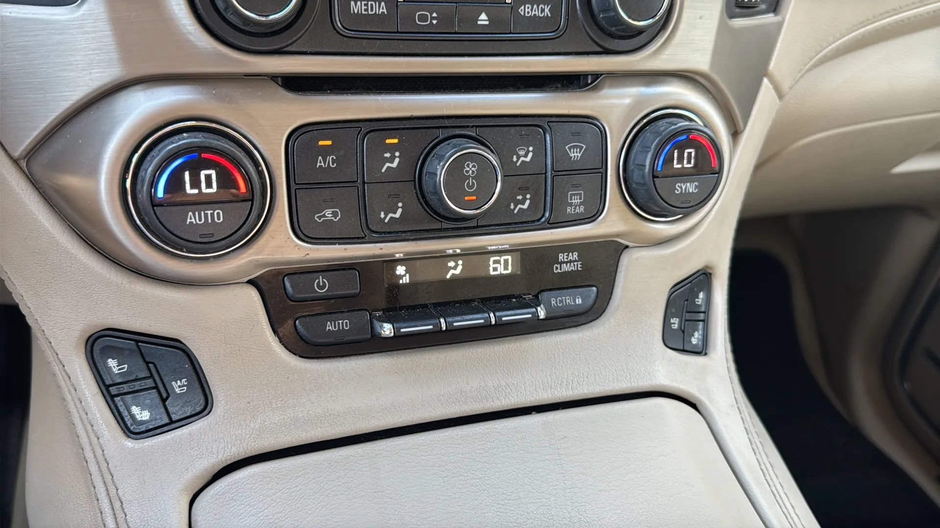 Used 2016 GMC Yukon Denali w/ Open Road Package AWD/4WD image 22
