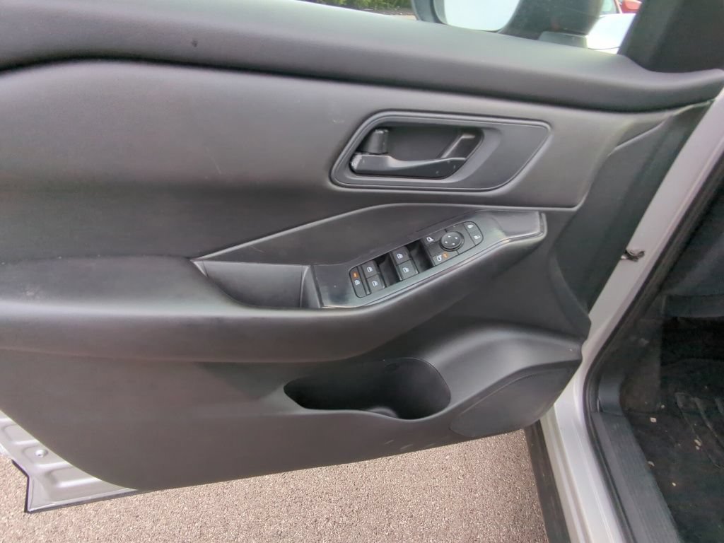 Used 2024 Nissan Rogue S FWD image 8