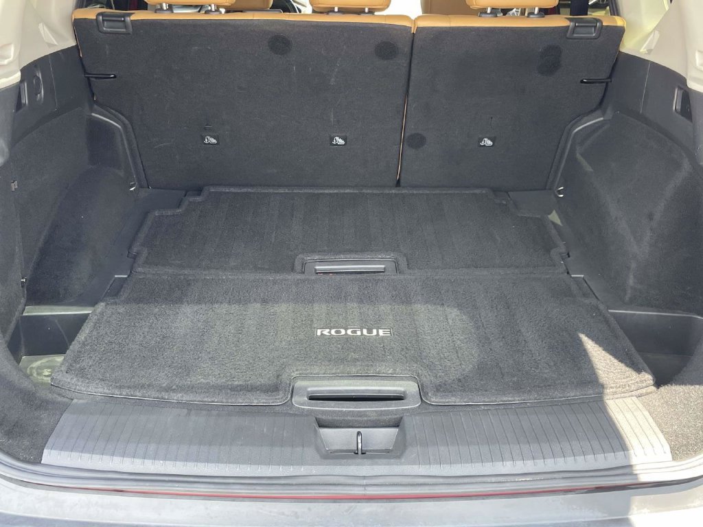 Used 2023 Nissan Rogue Platinum FWD image 27