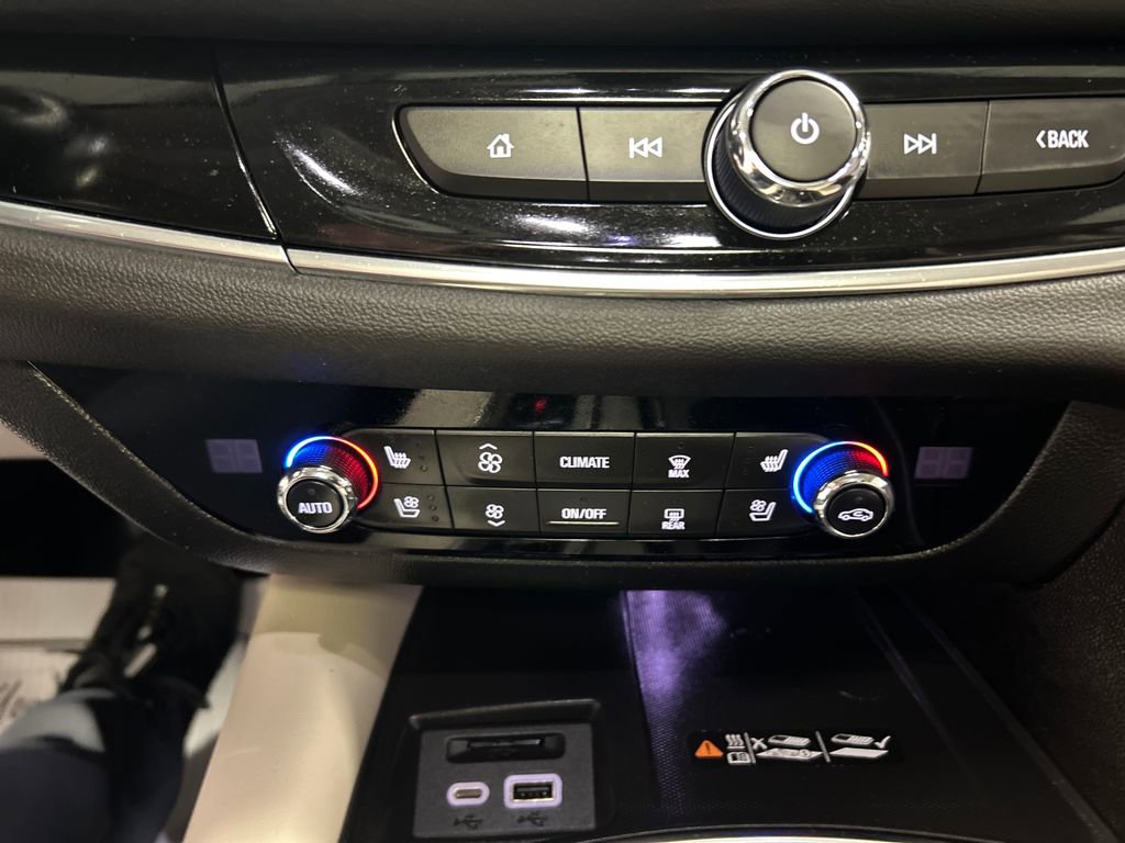 Used 2023 Buick Enclave Avenir w/ Avenir Technology Package AWD/4WD image 19