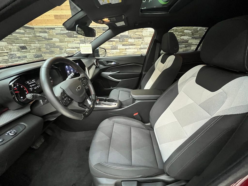 Used 2026 Chevrolet Trax RS w/ Sunroof Package image 31
