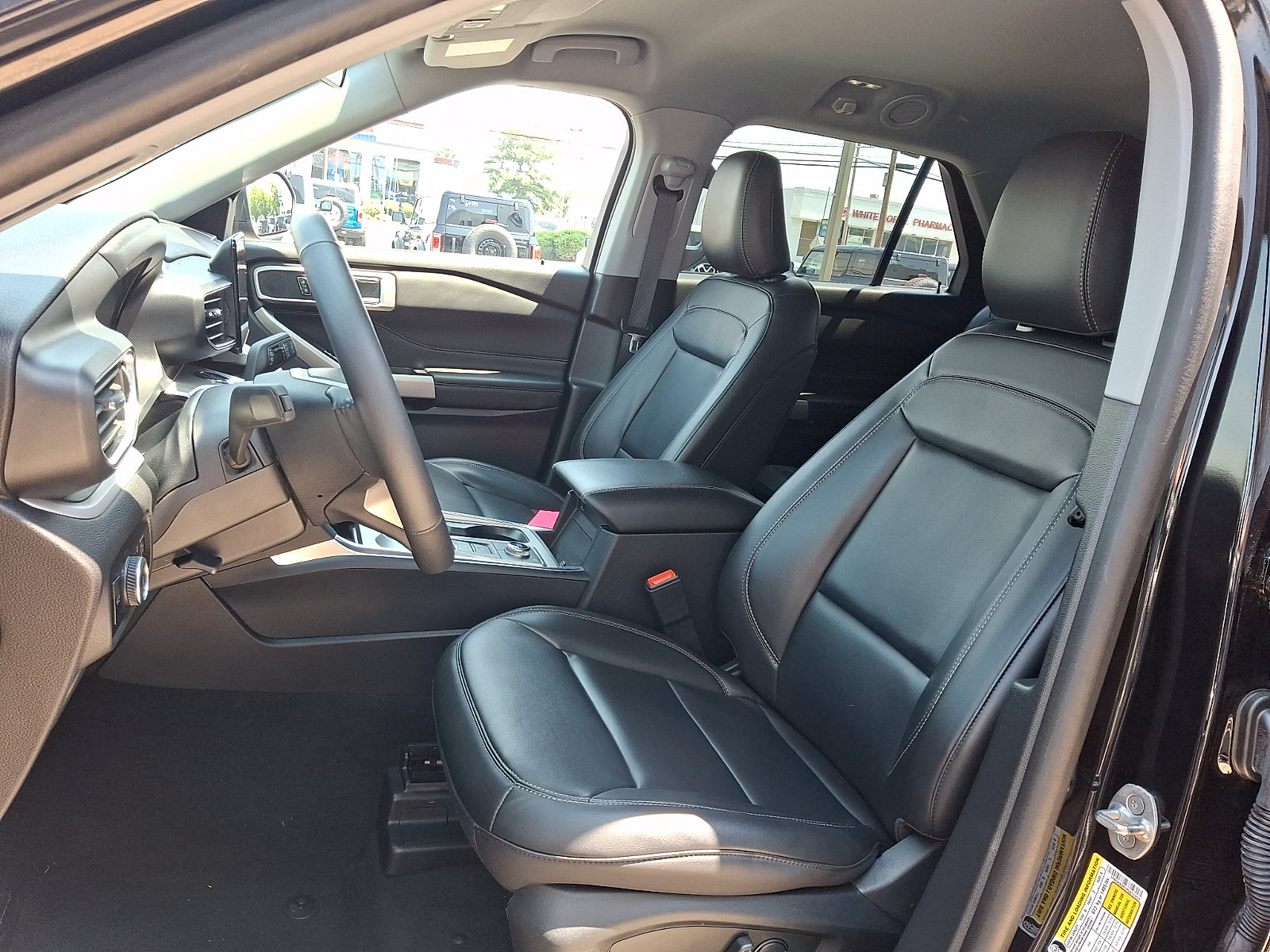 Certified 2023 Ford Explorer XLT w/ Equipment Group 202A AWD/4WD image 15