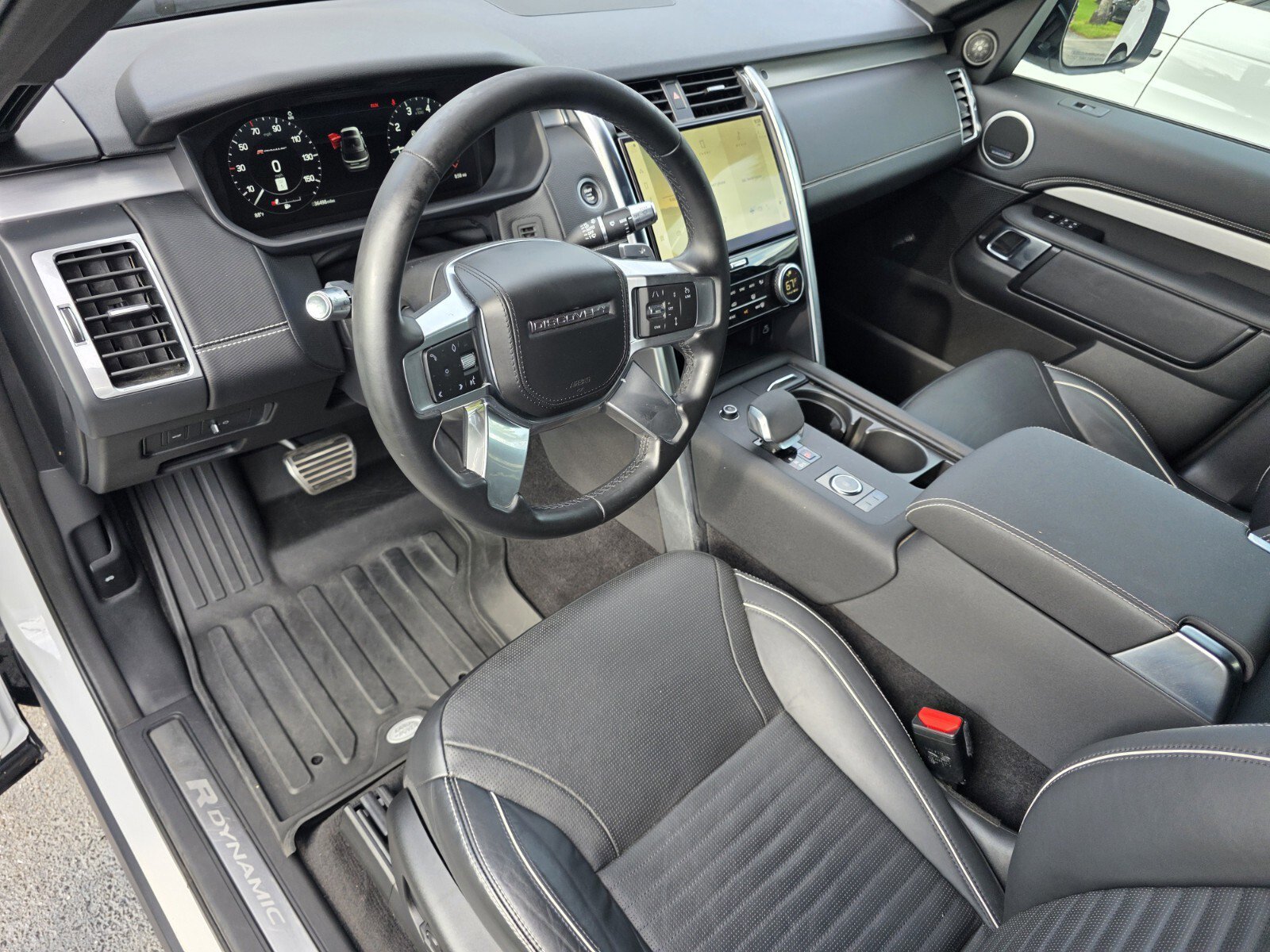 Used 2022 Land Rover Discovery HSE R-Dynamic AWD/4WD image 11