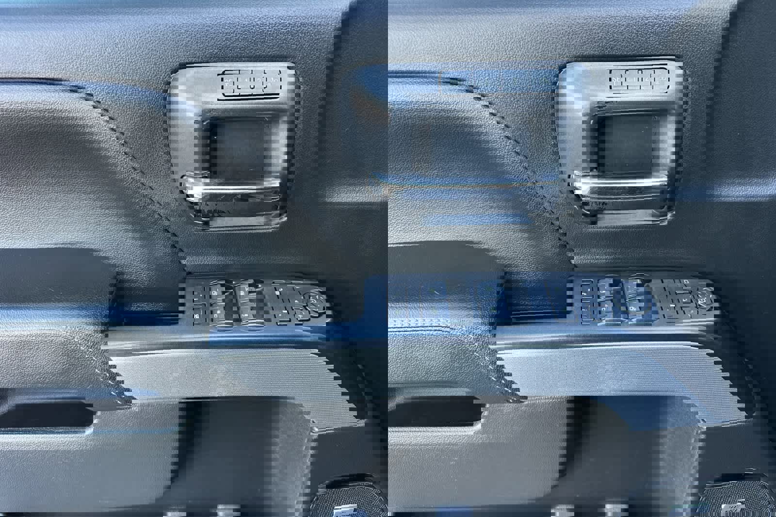 Used 2018 Chevrolet Silverado 1500 LTZ Z71 w/ LTZ Plus Package image 12