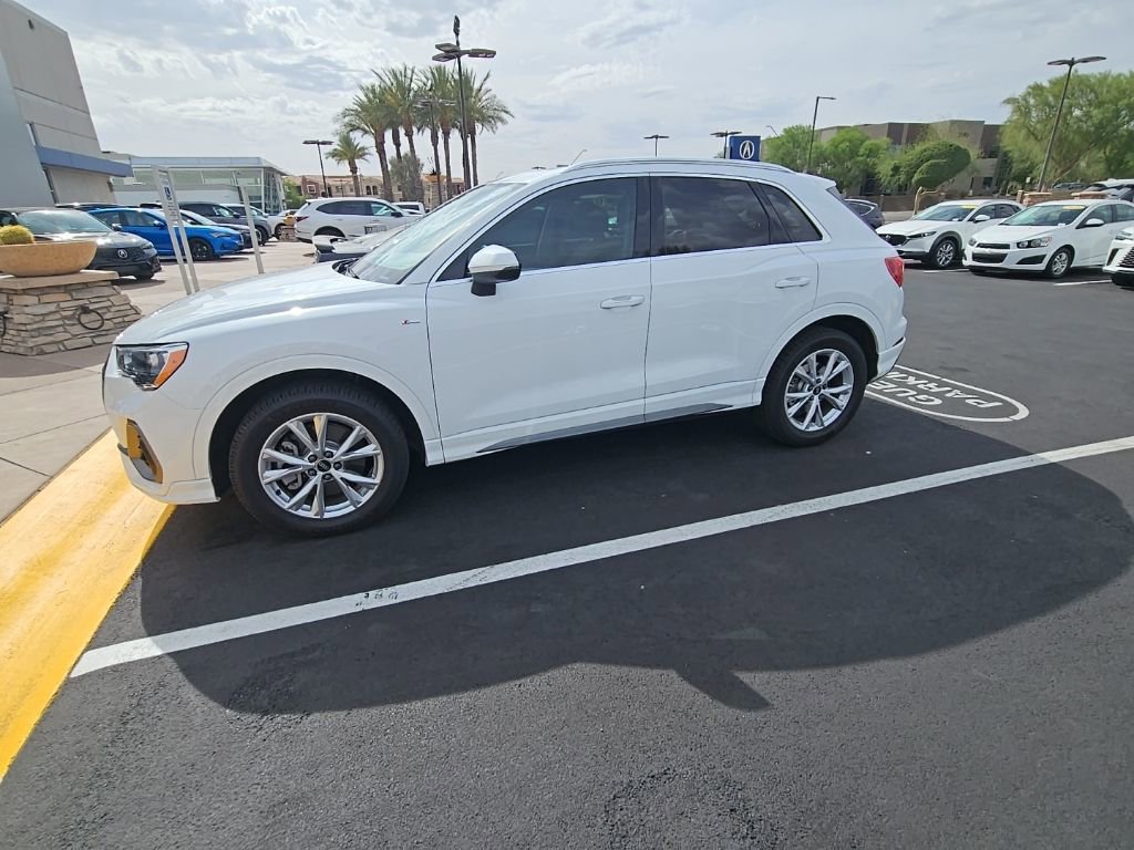 Used 2022 Audi Q3 2.0T Premium AWD/4WD image 2