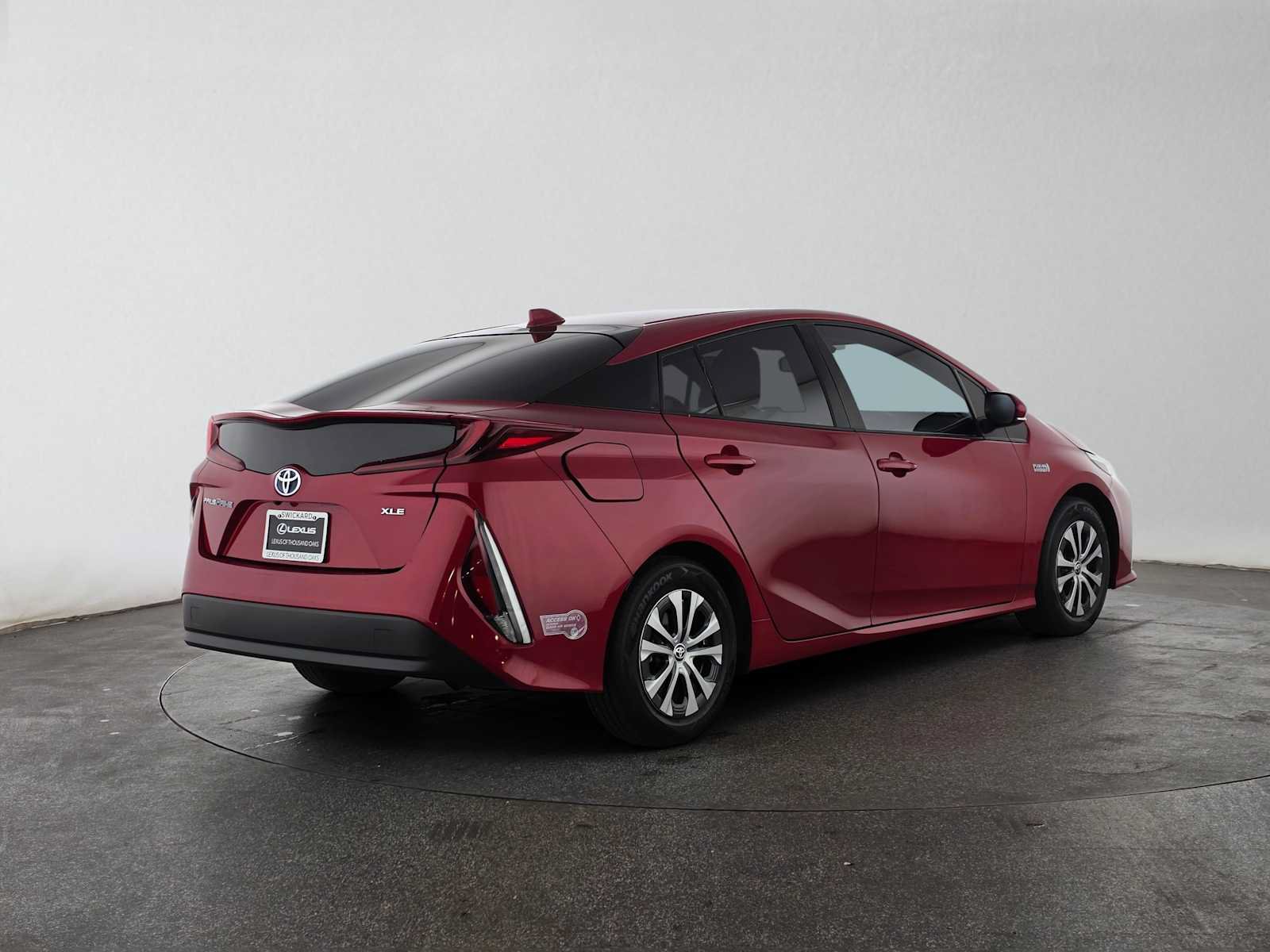 Used 2021 Toyota Prius Prime XLE w/ Carpet Mat Package (TMS) FWD image 3