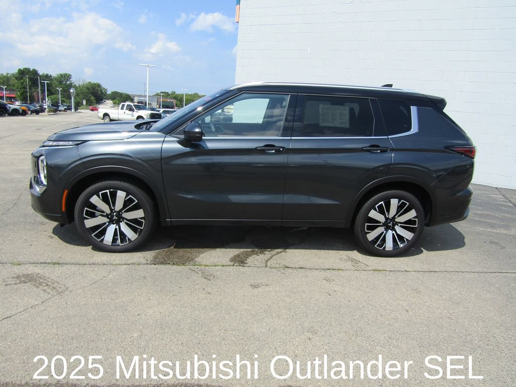 Used 2025 Mitsubishi Outlander SEL AWD/4WD image 2