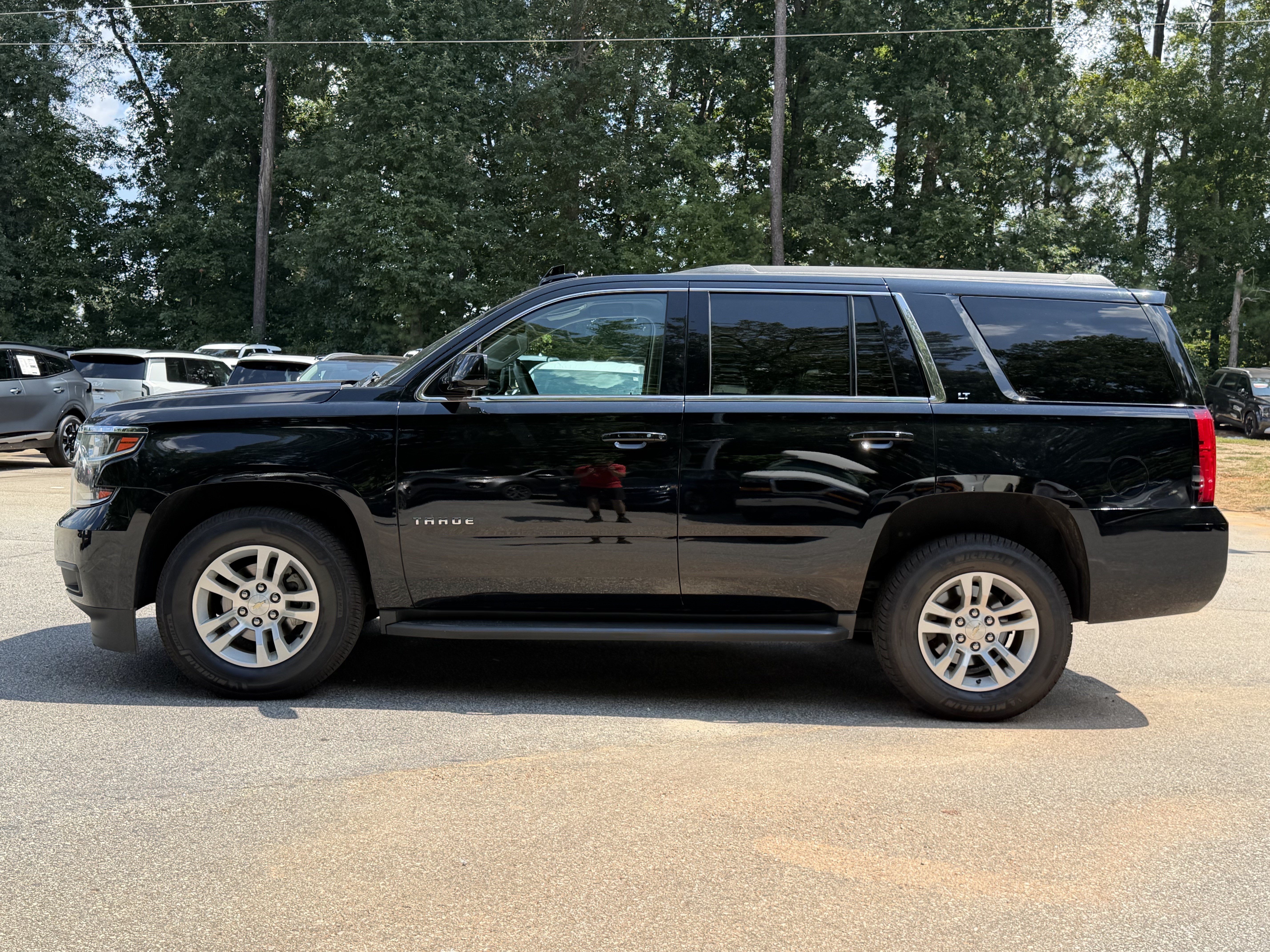 Used 2018 Chevrolet Tahoe LT w/ Luxury Package RWD image 23