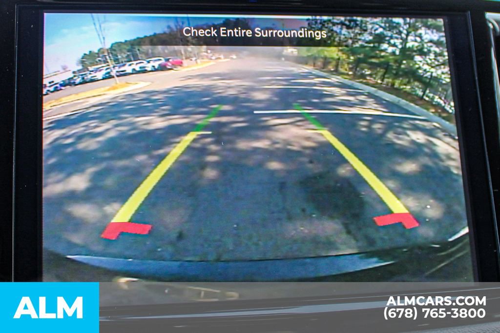 Used 2024 Chrysler Pacifica Touring-L image 30