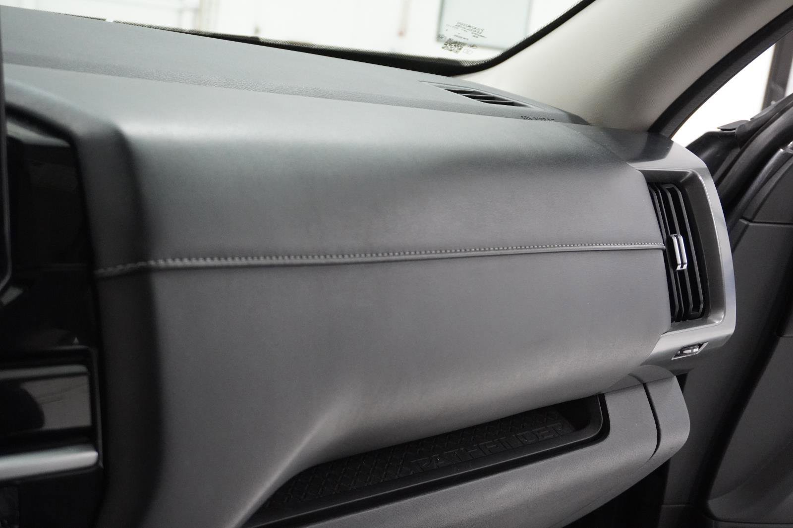 Used 2022 Nissan Pathfinder SL image 27