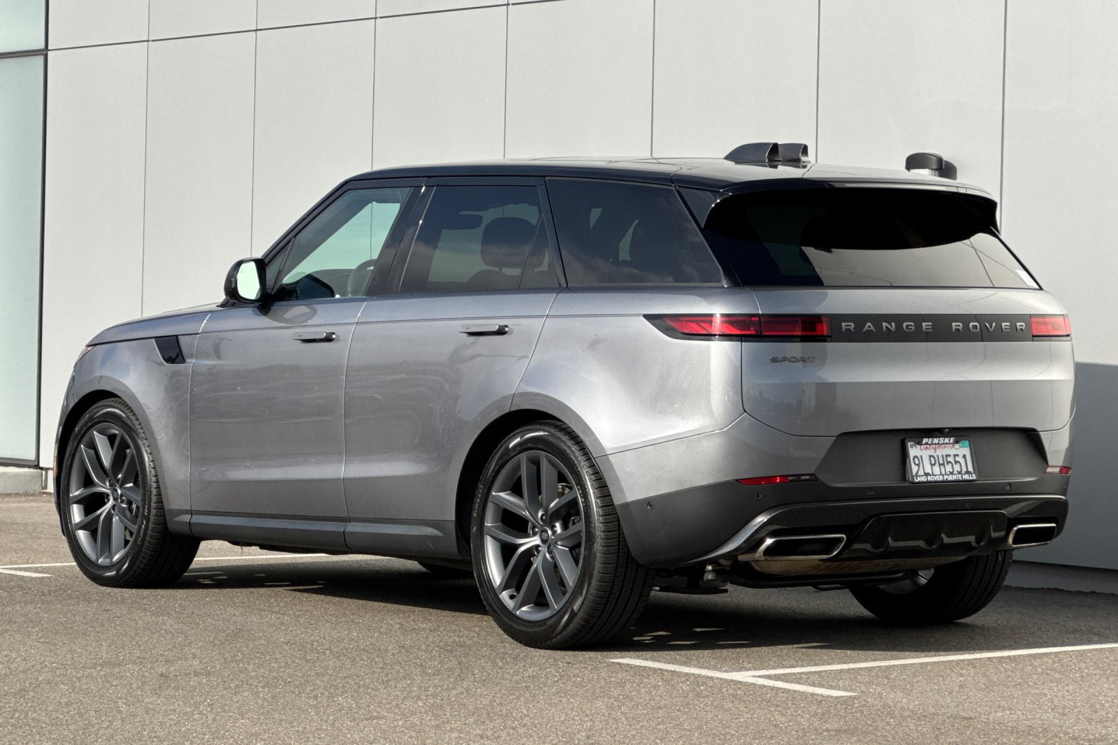 Used 2024 Land Rover Range Rover Sport SE AWD/4WD image 3