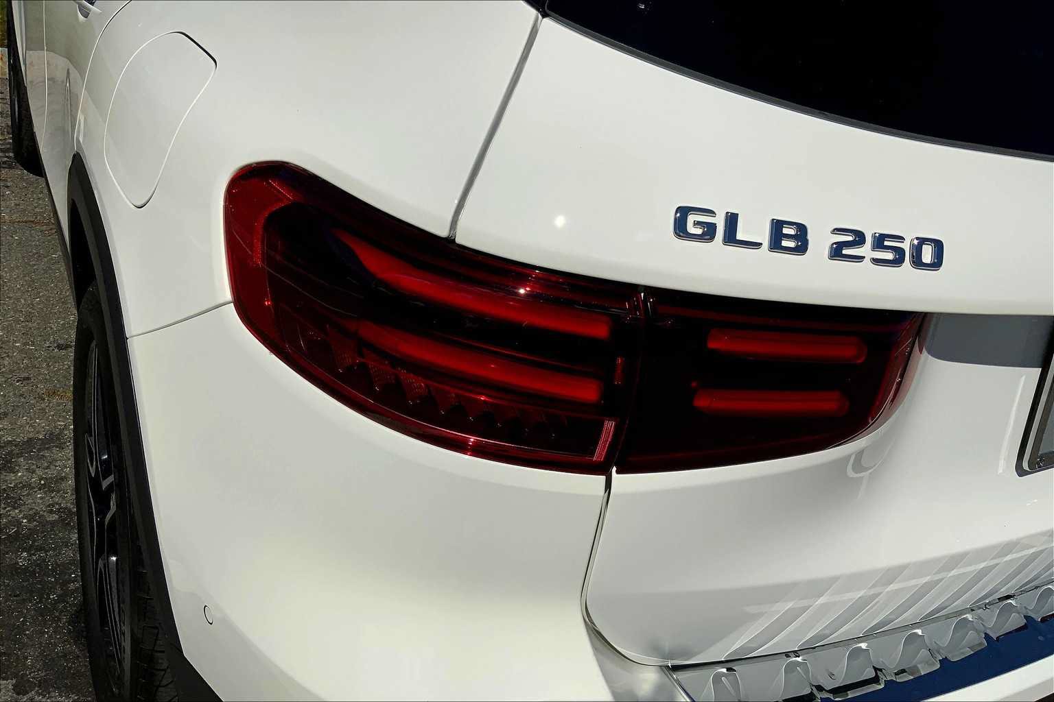 Certified 2026 Mercedes-Benz GLB 250 4MATIC image 18