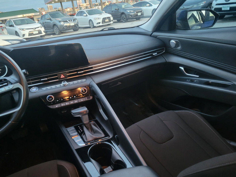 Used 2023 Hyundai Elantra SEL w/ Convenience Package image 31