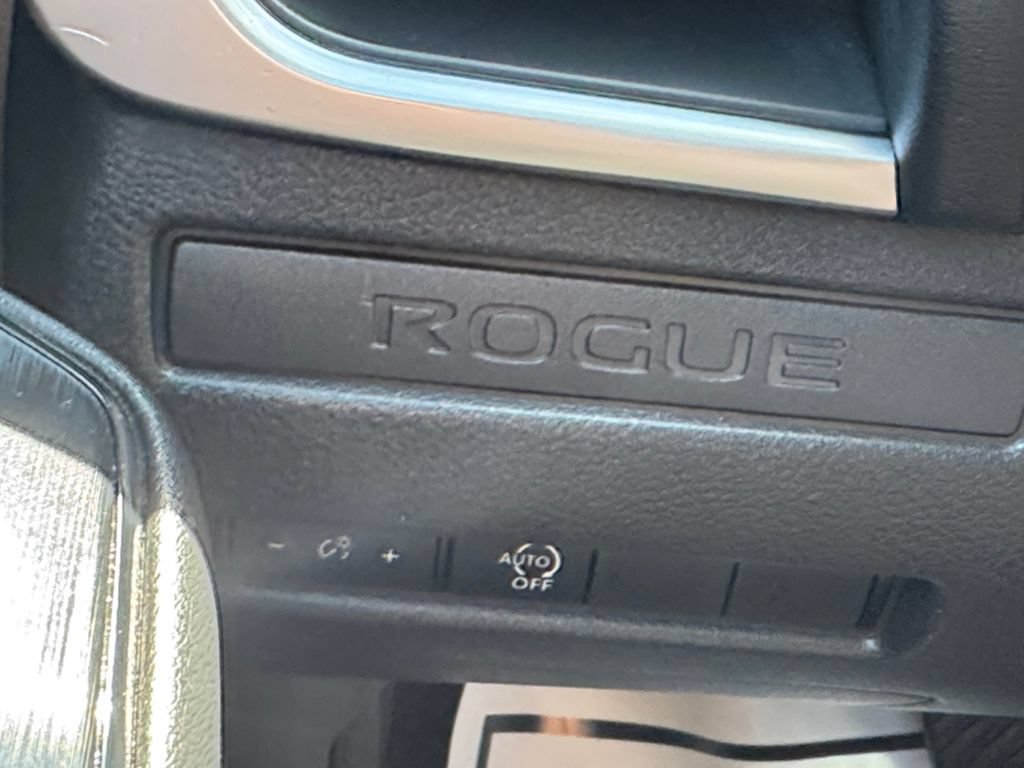 Used 2024 Nissan Rogue S AWD/4WD image 13