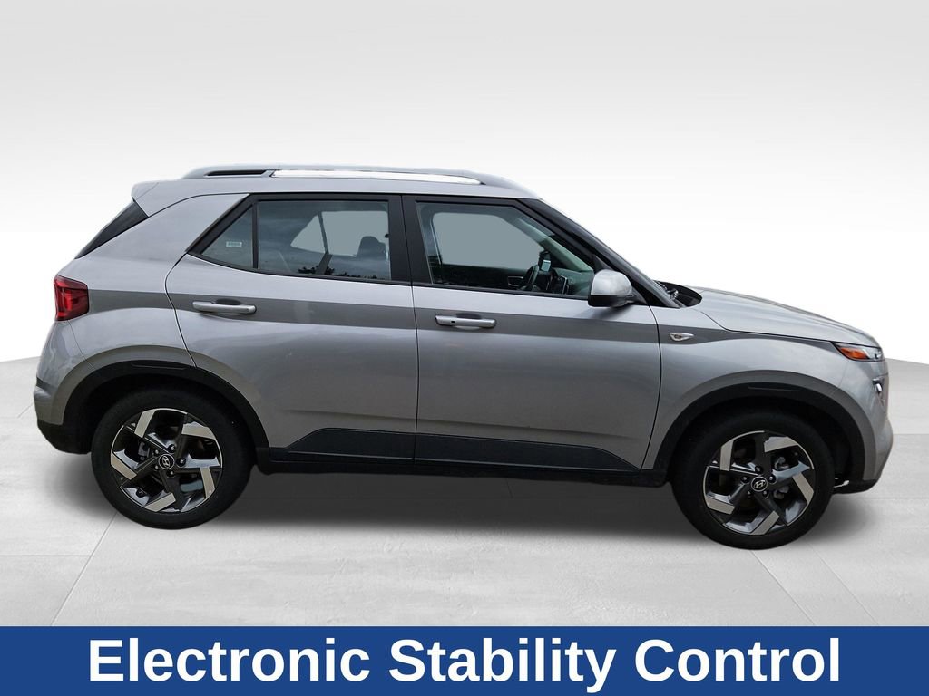 Used 2025 Hyundai Venue SEL FWD image 7