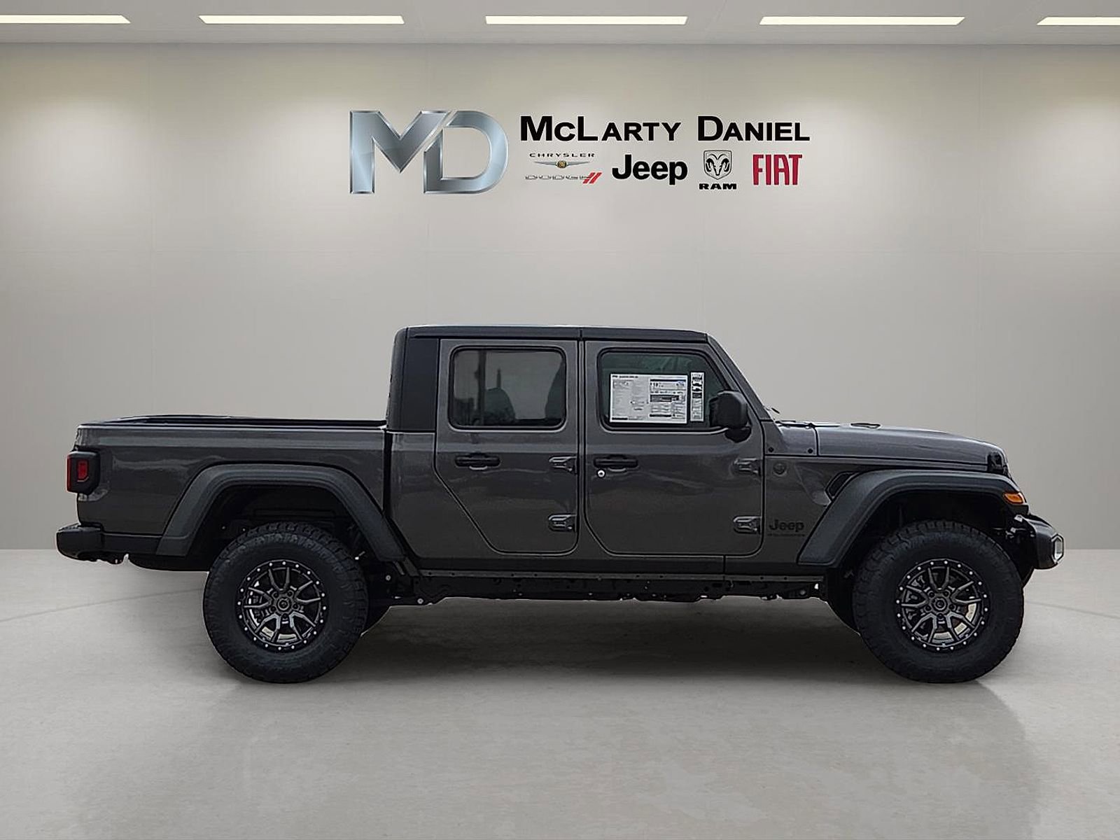 New 2025 Jeep Gladiator Sport image 6