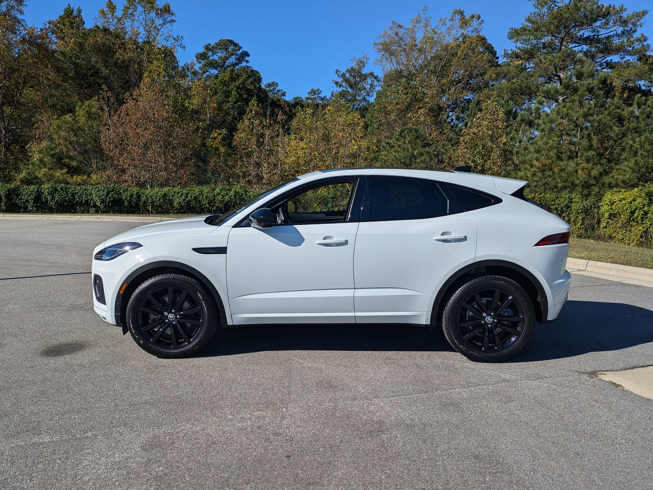 Used 2024 Jaguar E-PACE R-Dynamic SE image 8