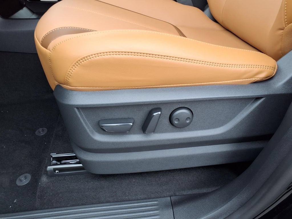 New 2026 Nissan Armada SL w/ Captain's Chari Seat Package AWD/4WD image 20