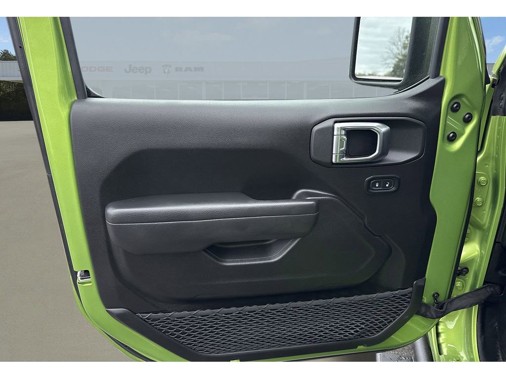 Used 2025 Jeep Wrangler Sport AWD/4WD image 13