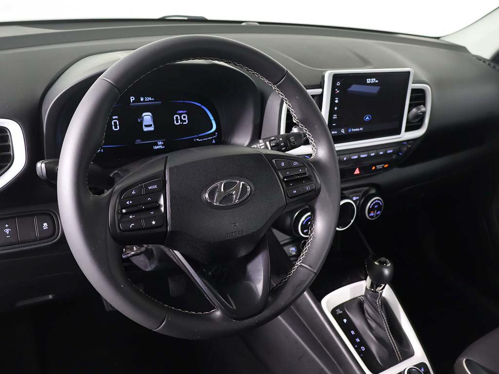 Certified 2024 Hyundai Venue Limited FWD image 23