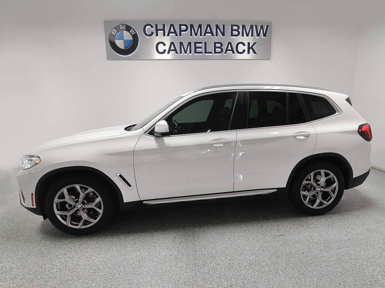 Used 2024 BMW X3 sDrive30i w/ Convenience Package RWD image 3