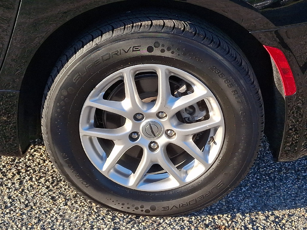 Used 2024 Chrysler Pacifica Touring-L FWD image 9