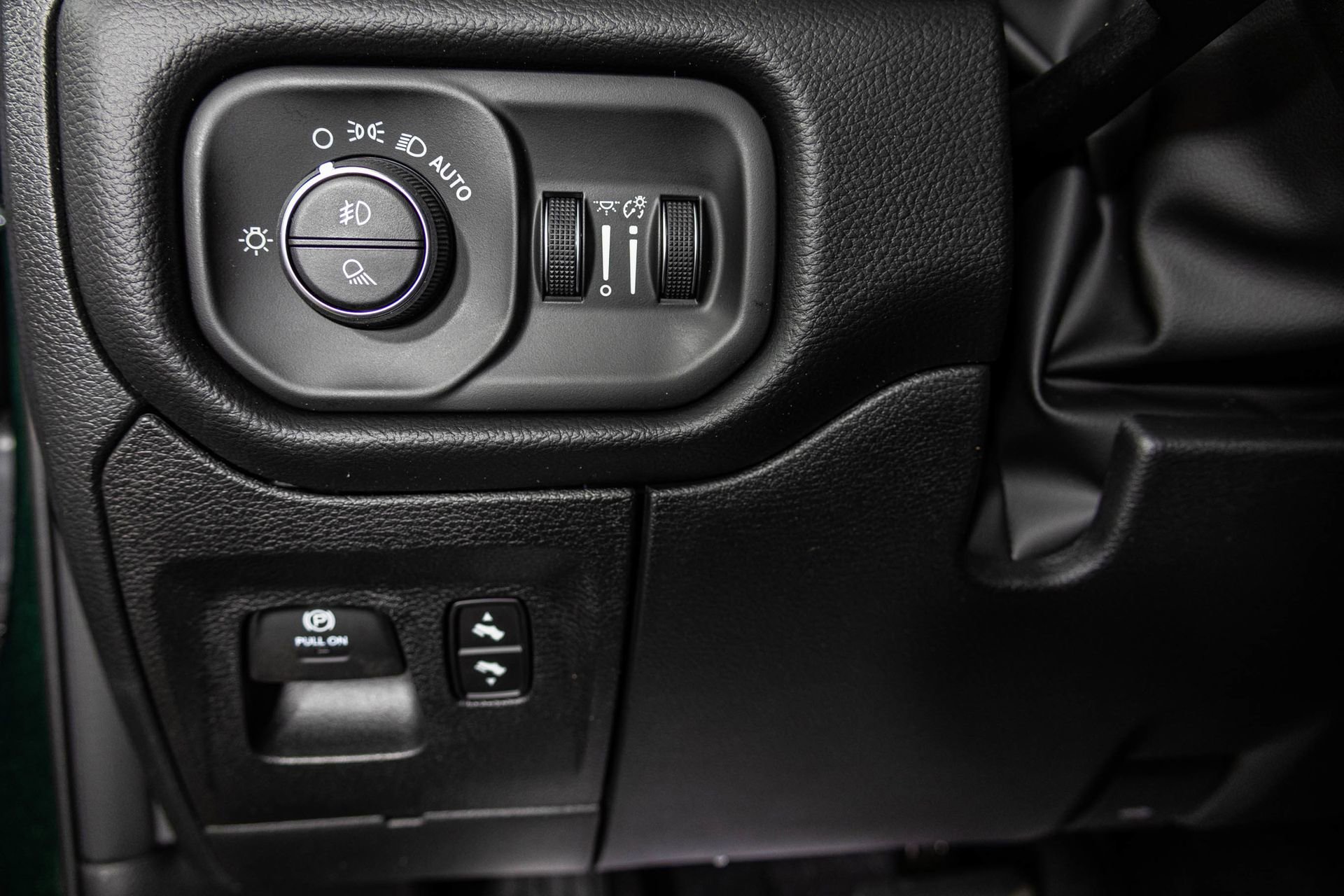 New 2026 RAM 1500 Laramie AWD/4WD image 37