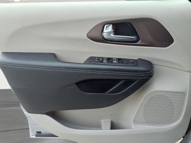 Used 2023 Chrysler Voyager LX FWD image 20