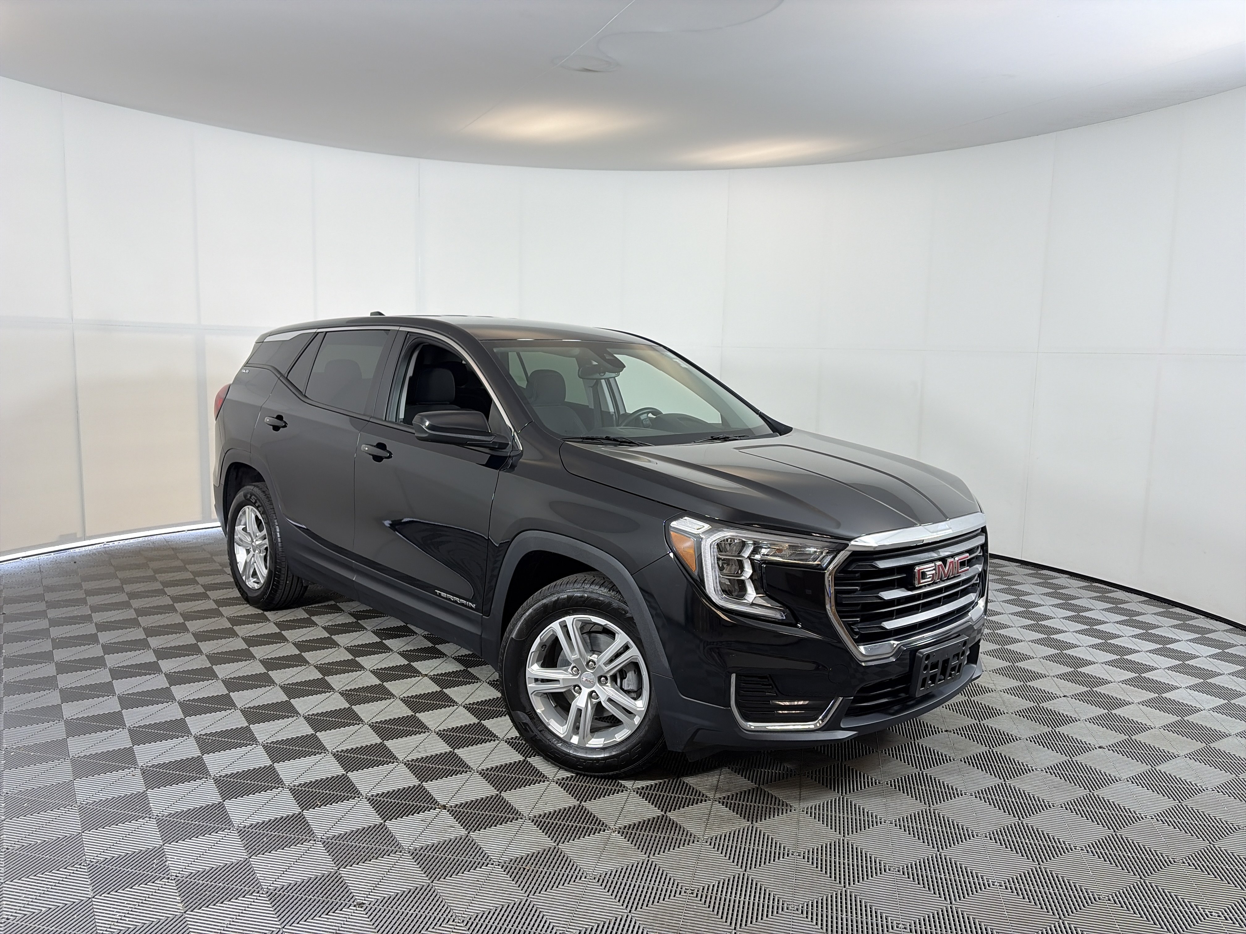 Certified 2024 GMC Terrain SLE AWD/4WD image 1