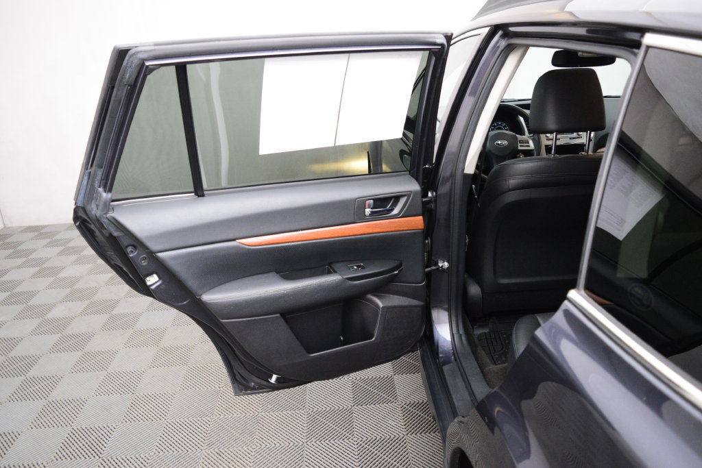 Used 2013 Subaru Outback 2.5i Limited w/ Moonroof Pkg AWD/4WD image 11