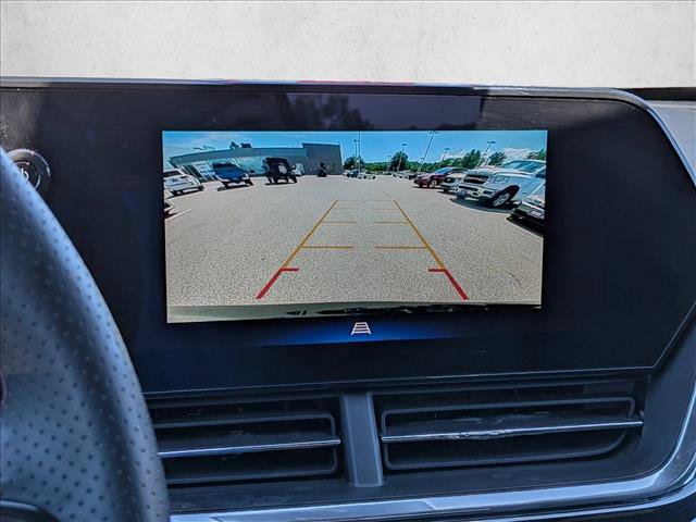 Used 2025 Chevrolet Trax RS FWD image 14