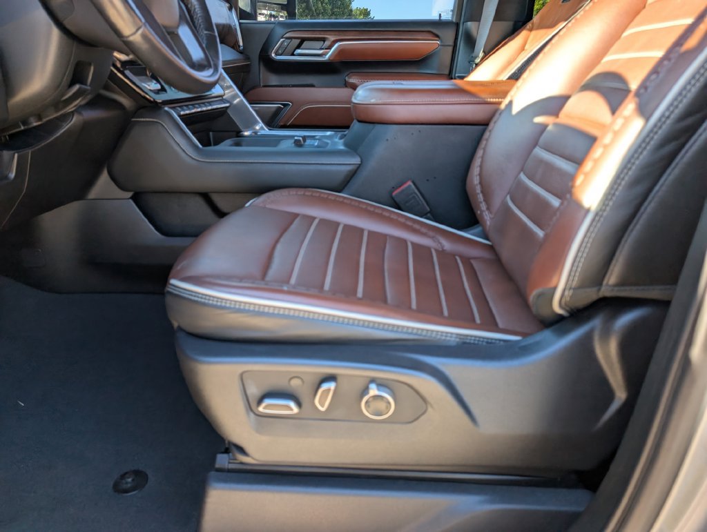 Used 2024 GMC Sierra 3500 Denali Ultimate AWD/4WD image 17
