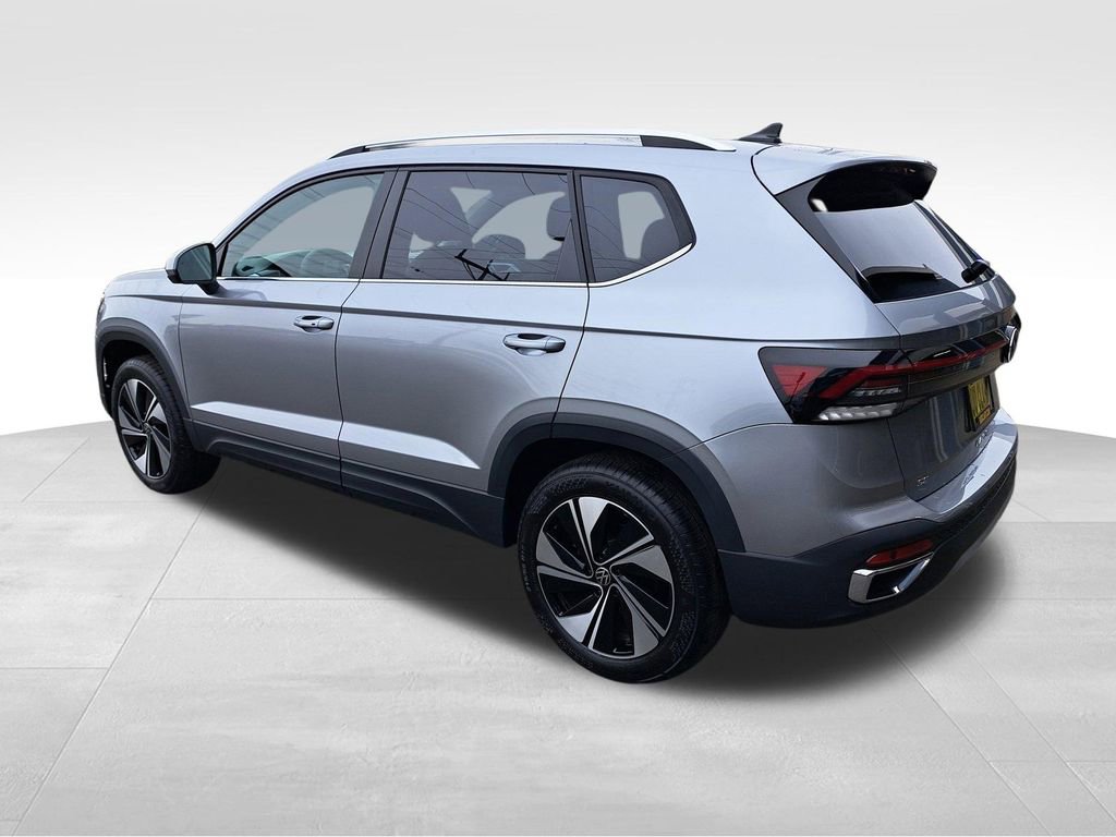 New 2025 Volkswagen Taos SE AWD/4WD image 8
